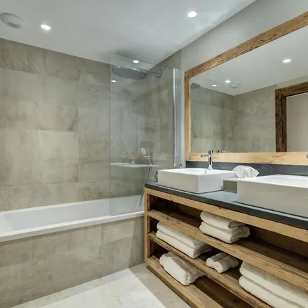 Alpine Luxe: Discover Chalet Grandeur In Verbier アパート